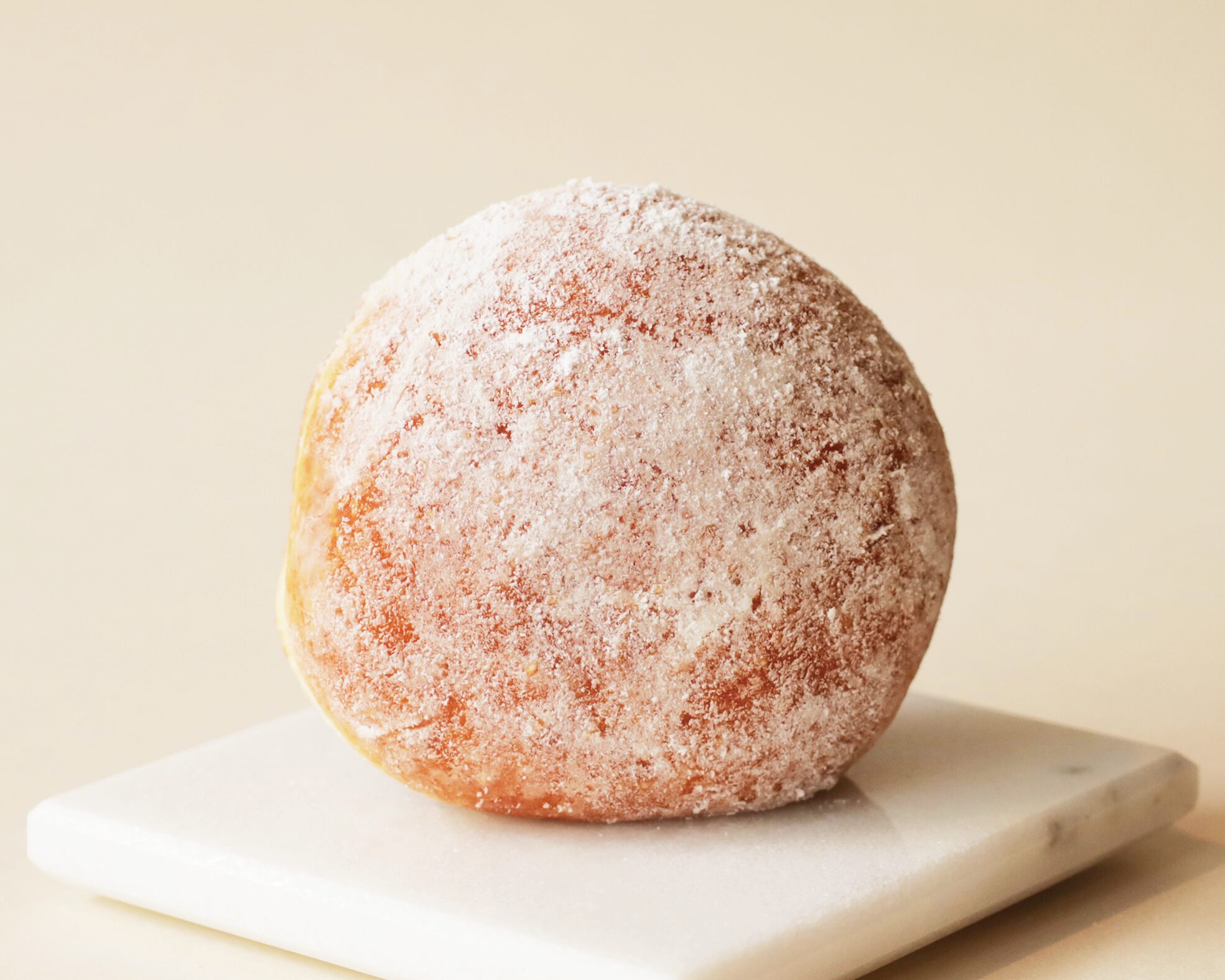 【クリームたっぷり生ドーナツ】 FuWaDonuts
